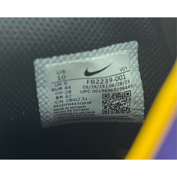 Nike Black and Purple Athletic Shoes - Picture 7 of 7